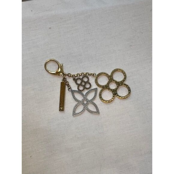 Louis Vuitton Bijoux Sac Tapage Key & Bag Charm — Parisian Luxury in Motion - Picture 4 of 7